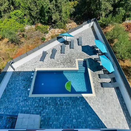 Appartamento Div With Pool