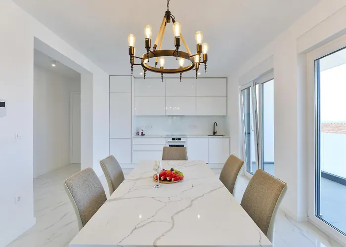 Apartman Div With Pool Bibinje