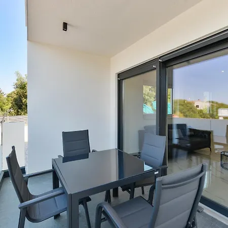 Apartamento Div With Pool