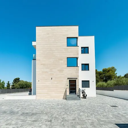 Div With Pool Apartment Bibinje